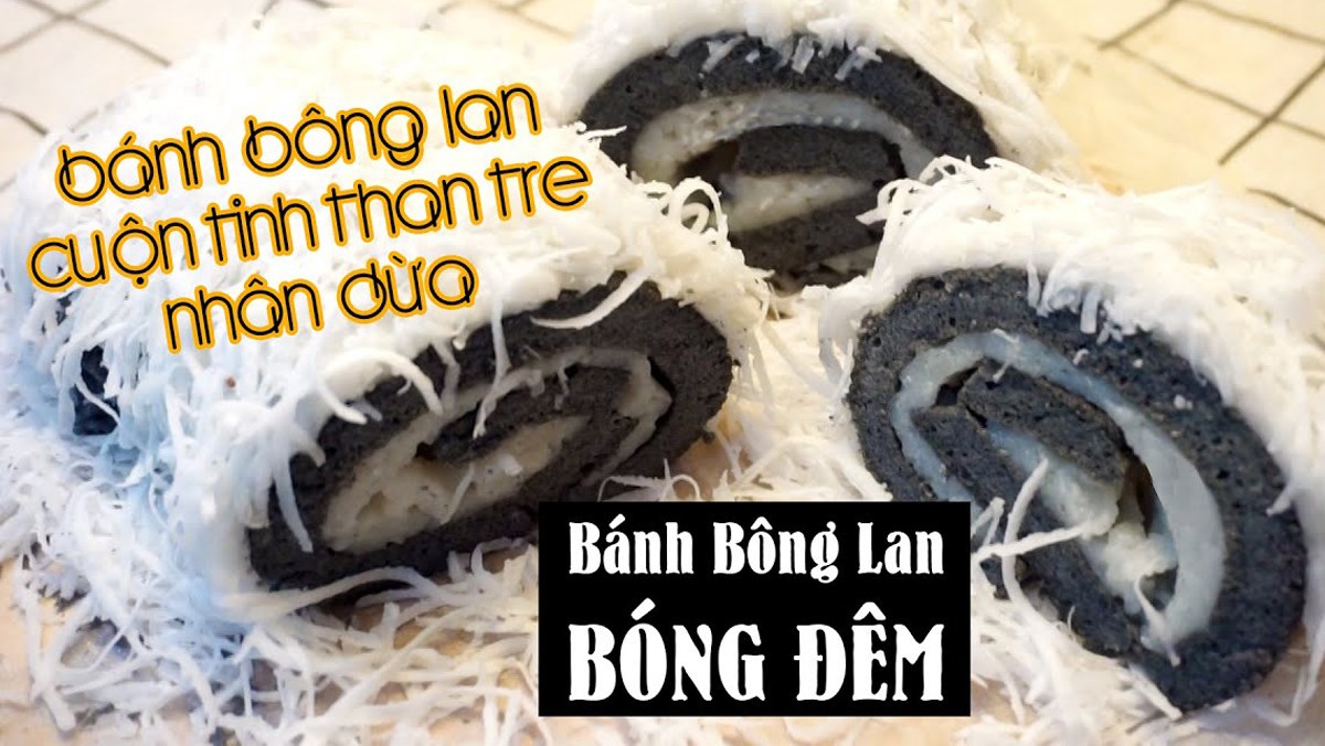 Bánh bông lan cuộn tinh than tre nhân dừa (công thức được chia sẻ từ người dùng)