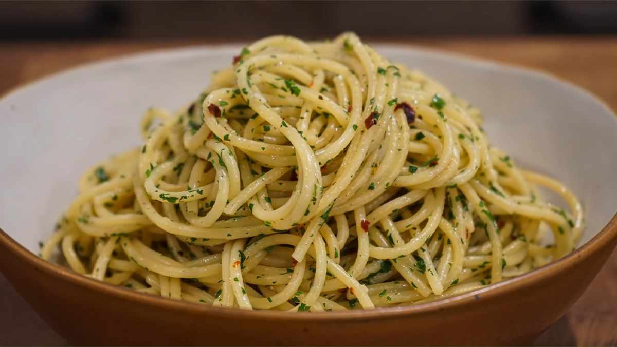 Mì Ý sốt dầu tỏi - Spaghetti Aglio e Olio truyền thống