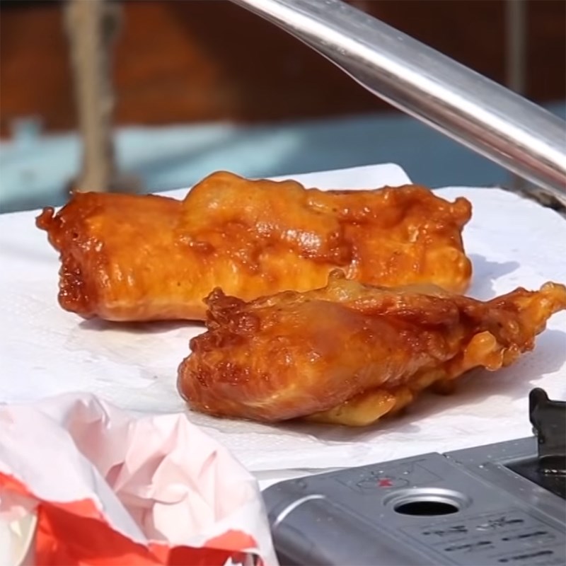 Bước 3 Chiên cá Fish and Chips kèm đậu nghiền