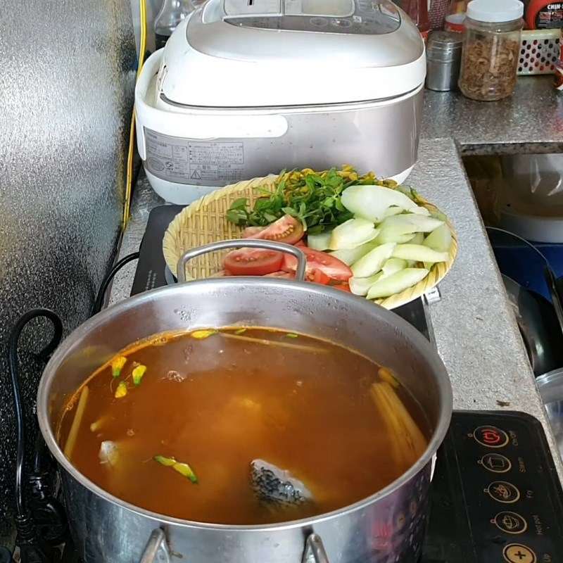 Bước 3 Nấu canh chua Canh chua cá chẽm