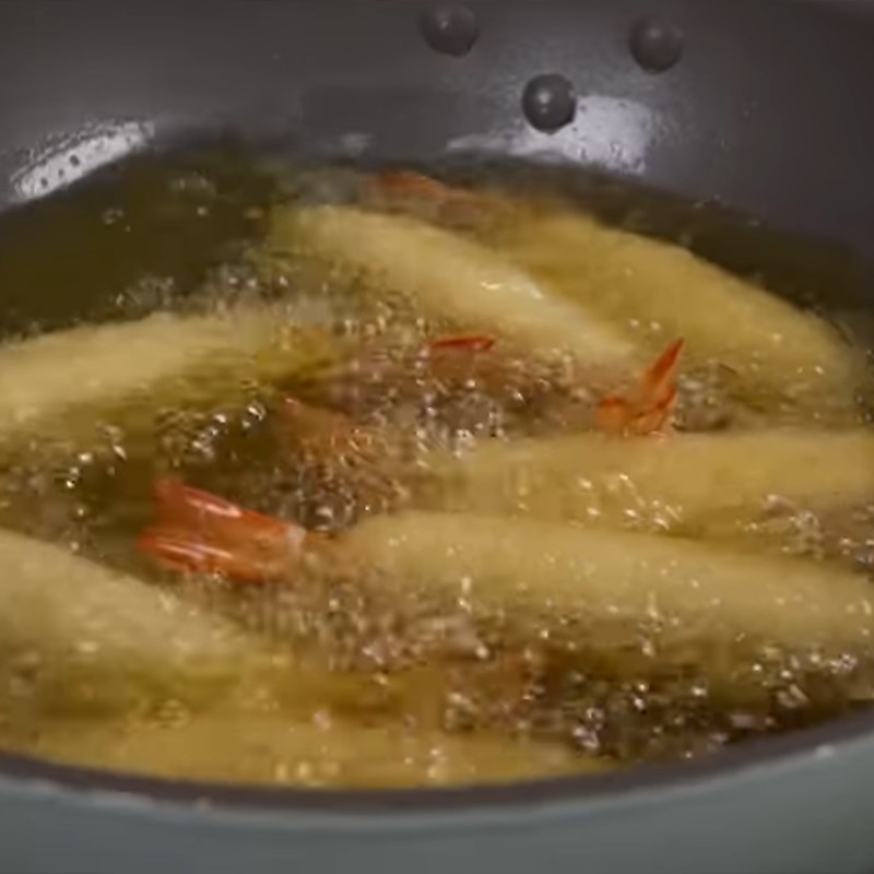 Bước 4 Chiên tôm bó xôi Tôm bó xôi