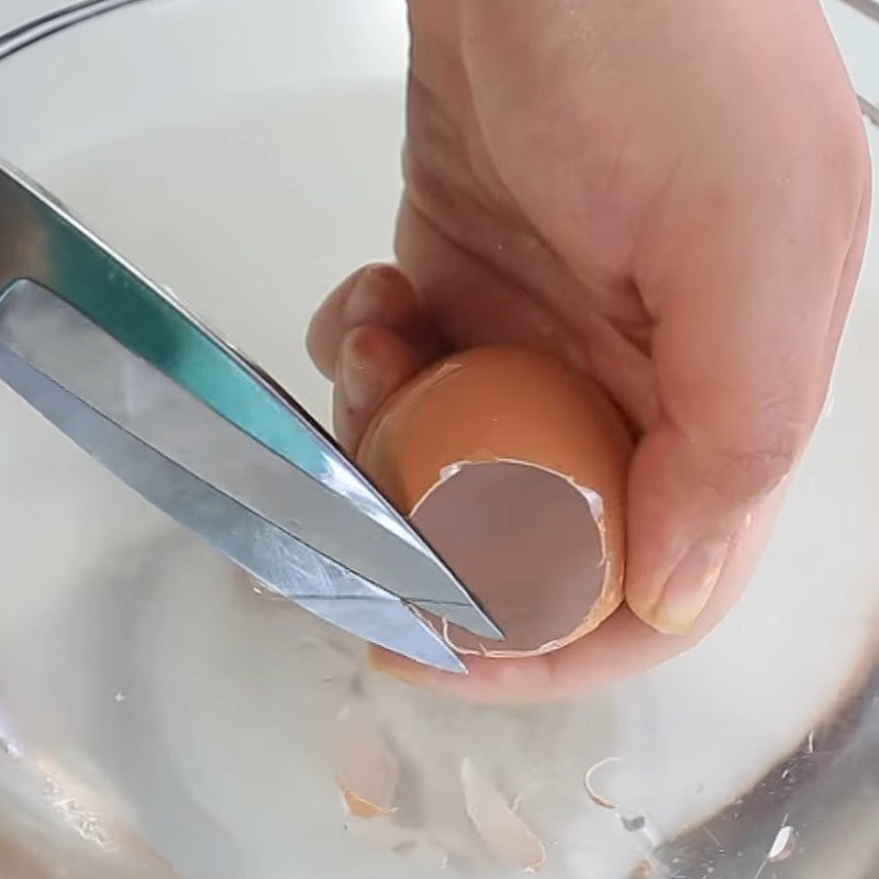 Bước 2 Chuẩn bị vỏ trứng Trứng nướng phô mai