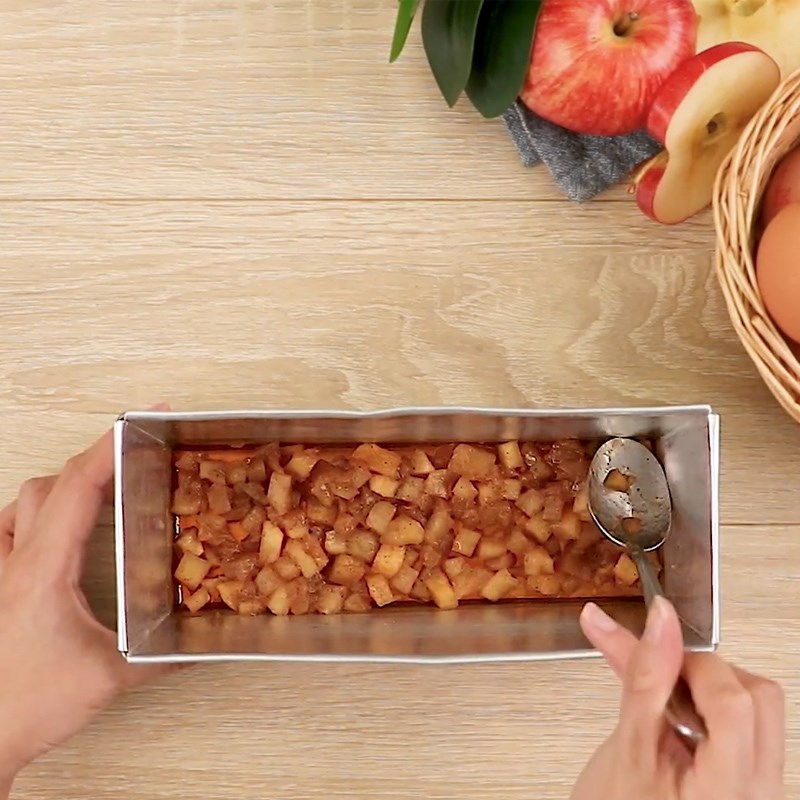 Bước 4 Đổ khuôn và nướng bánh Bánh flan táo