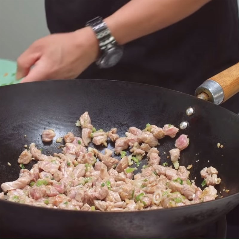 Bước 5 Xào nhân Bánh bao kim chi