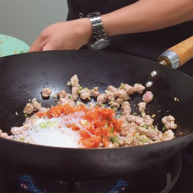 Bước 5 Xào nhân Bánh bao kim chi