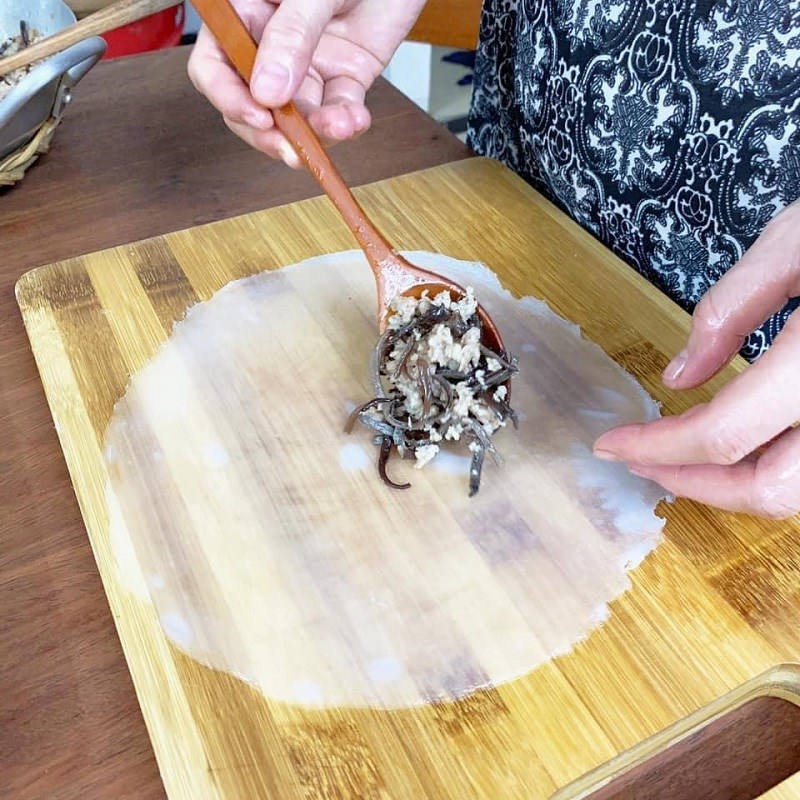 Bước 5 Làm bánh cuốn Bánh cuốn làm bằng bột pha sẵn