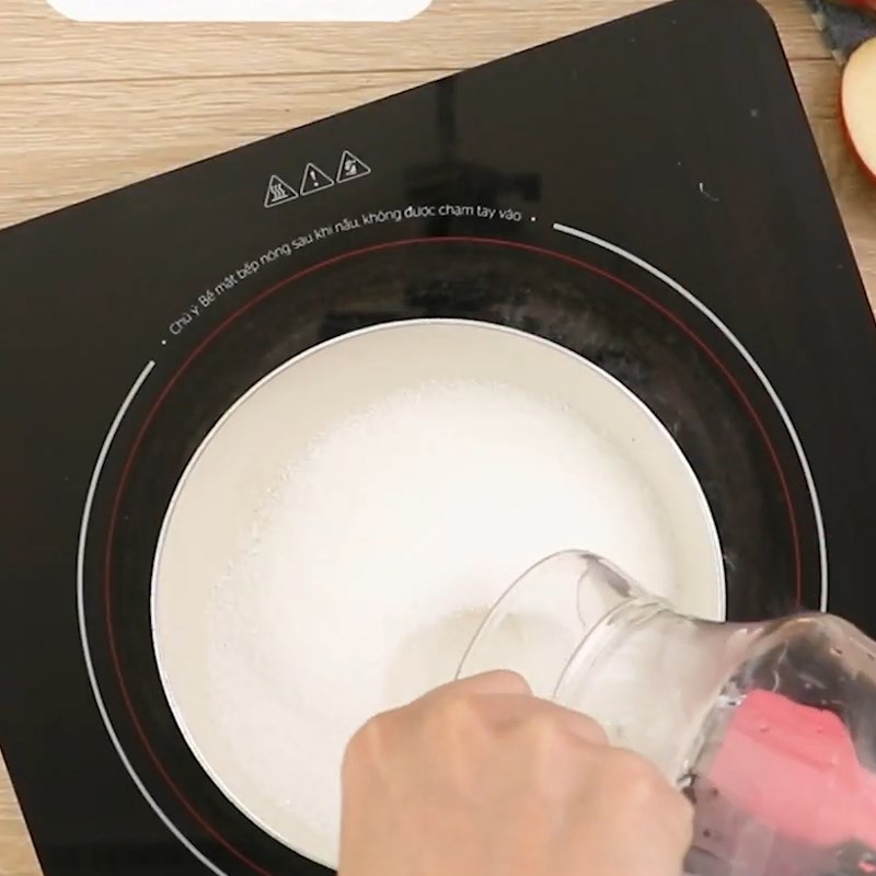 Bước 2 Làm caramel Bánh flan táo