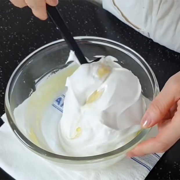 Bước 7 Làm hỗn hợp kem sữa Bánh tart trái cây thập cẩm hình chiếc giỏ