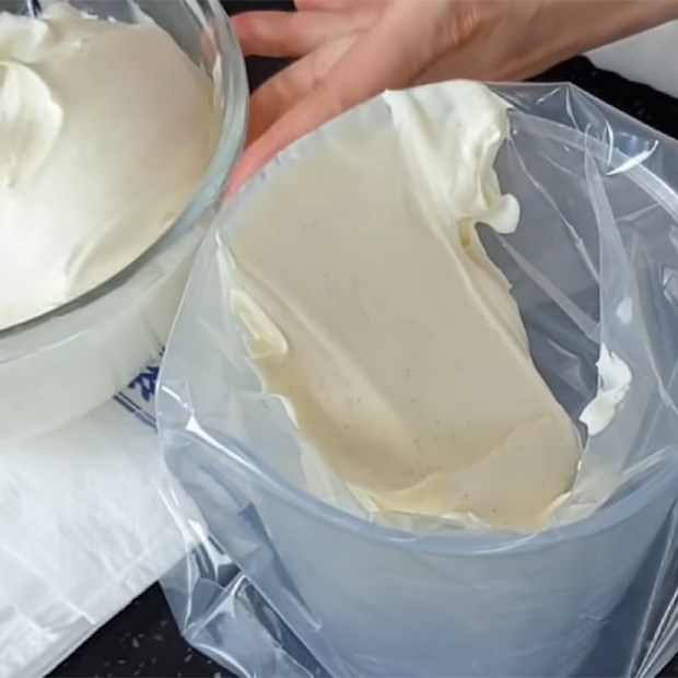 Bước 7 Làm hỗn hợp kem sữa Bánh tart trái cây thập cẩm hình chiếc giỏ