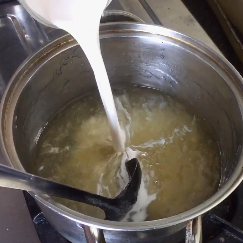 Bước 3 Làm lớp rau câu sữa dừa sợi giòn Rau câu sợi hoa đậu biếc