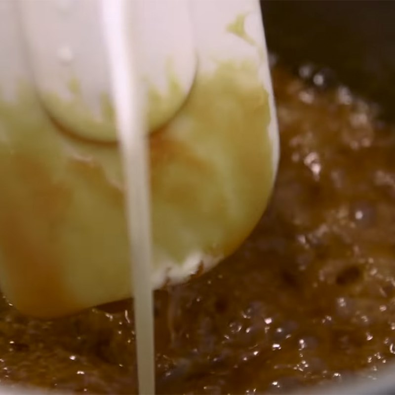 Bước 2 Làm sốt Sốt caramel mặn