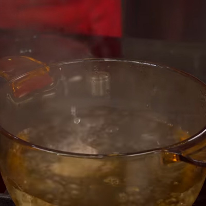 Bước 2 Luộc tôm Tôm bó xôi