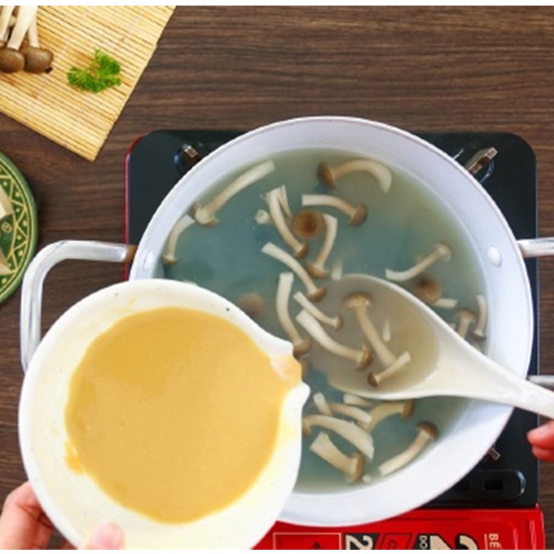 Bước 3 Nấu canh Canh nghêu miso