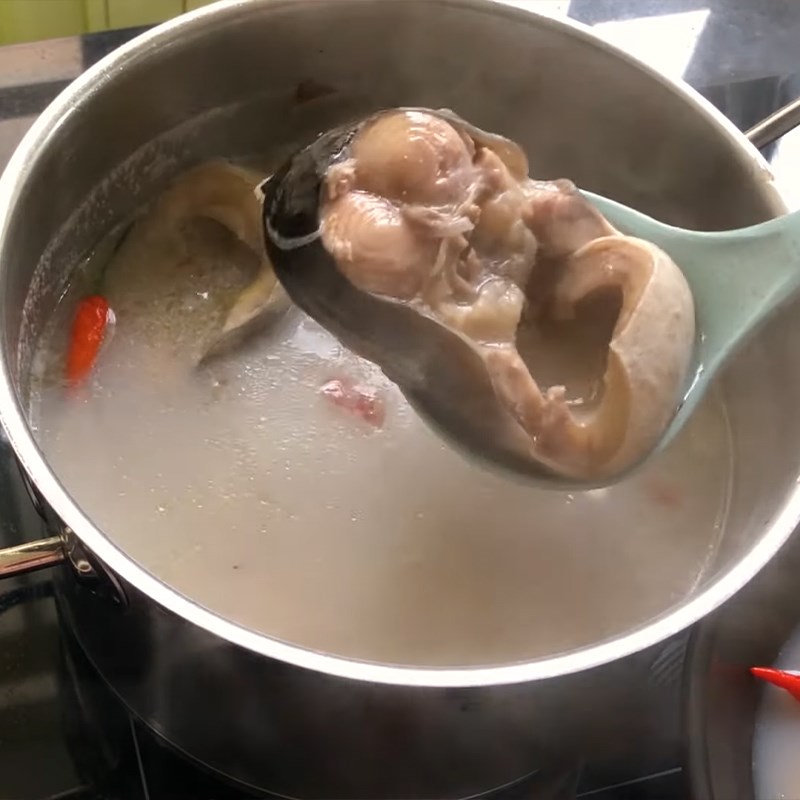 Bước 5 Nấu canh Cá basa nấu mẻ