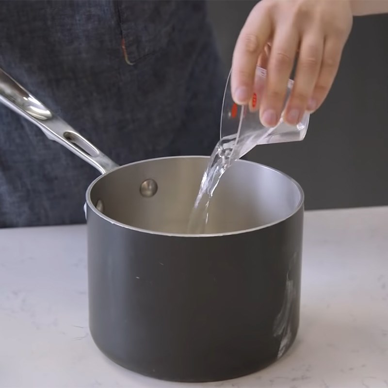 Bước 1 Nấu đường Sốt caramel mặn