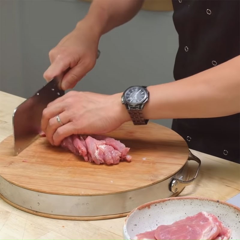Bước 4 Sơ chế thịt heo Bánh bao kim chi