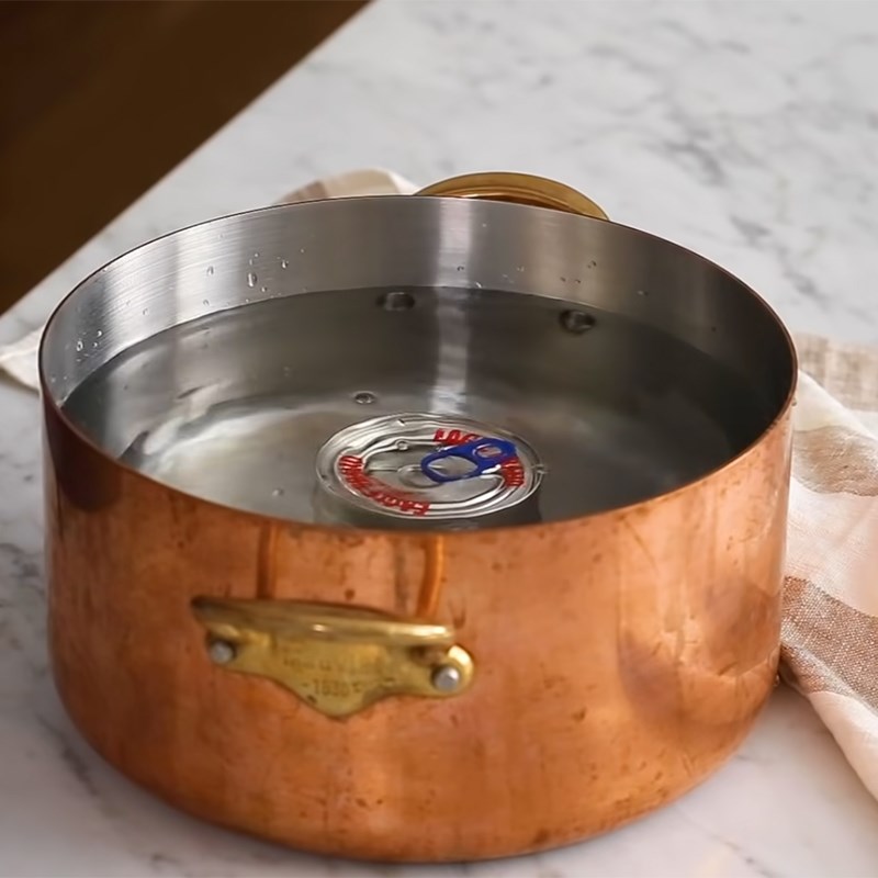 Bước 1 Nấu sữa đặc Sốt caramel sữa đặc