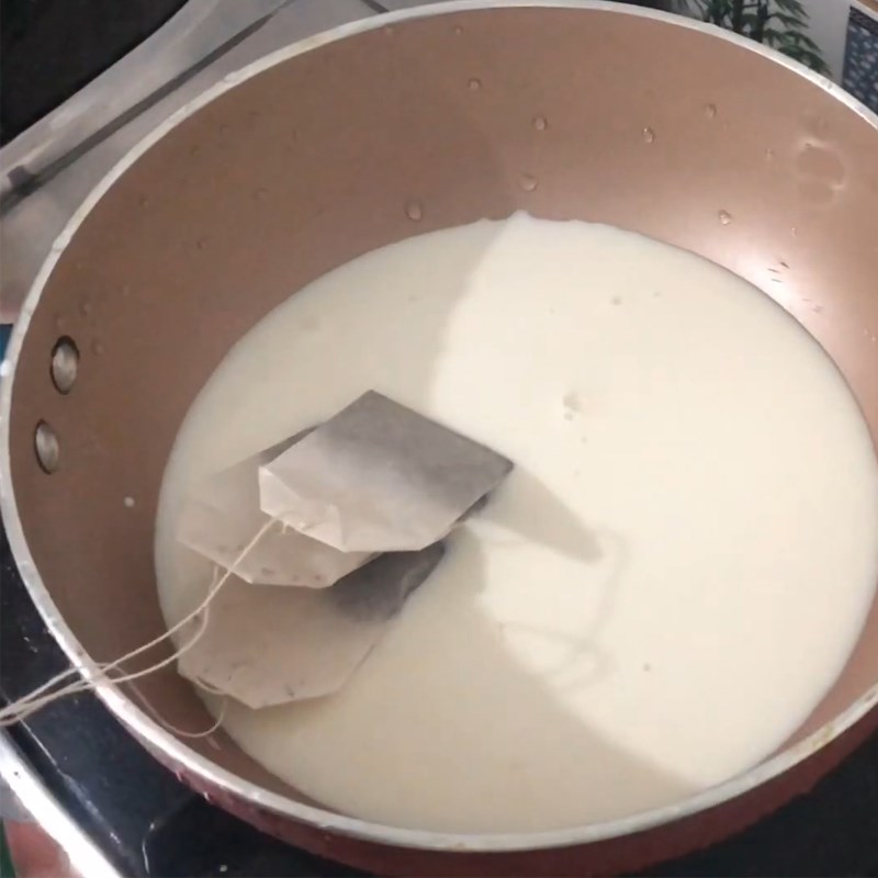 Bước 1 Nấu trà sữa Bánh mì trà sữa