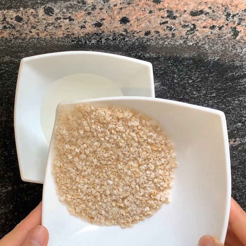 Bước 1 Ngâm yến mạch Đậu hủ non sốt trái cây