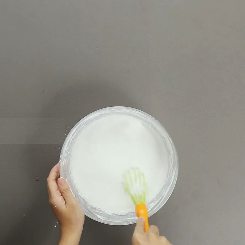 Bước 1 Pha bột bánh cuốn Bánh cuốn làm bằng bột gạo và bột năng