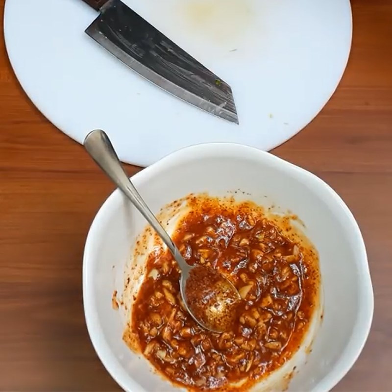 Bước 3 Pha sốt Salad mực Hàn Quốc