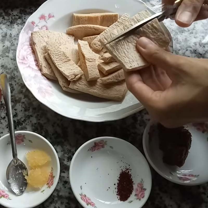 Bước 1 Sơ chế nguyên liệu Sườn non rim me