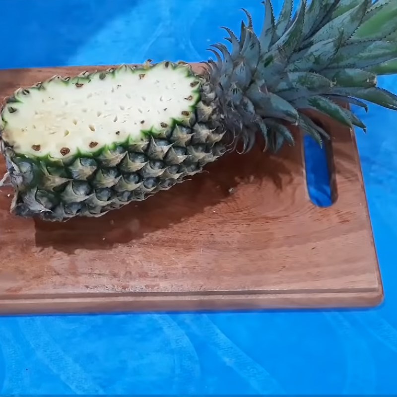 Bước 1 Sơ chế các nguyên liệu Tôm sốt trái thơm