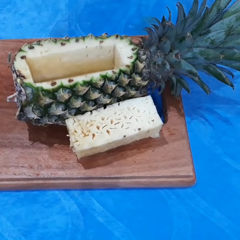 Bước 1 Sơ chế các nguyên liệu Tôm sốt trái thơm