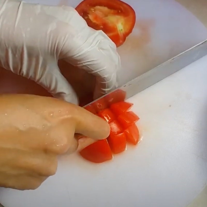 Bước 2 Sơ chế các nguyên liệu khác Trứng cá sốt cà chua
