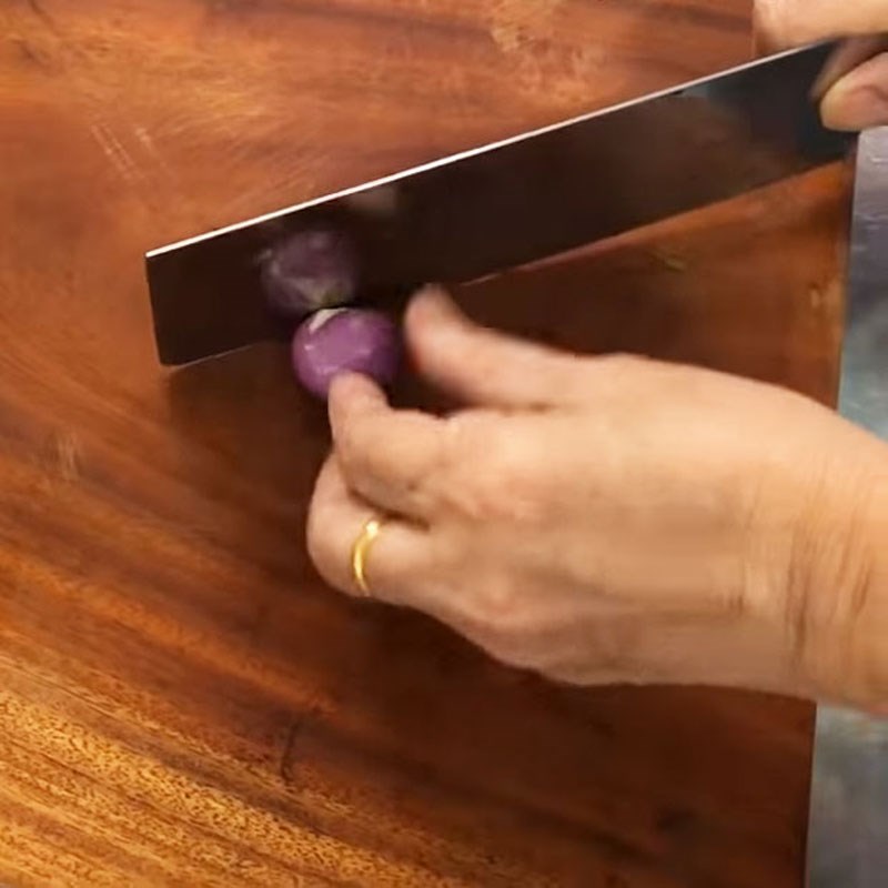 Bước 2 Sơ chế các nguyên liệu khác Cá trích sốt cà