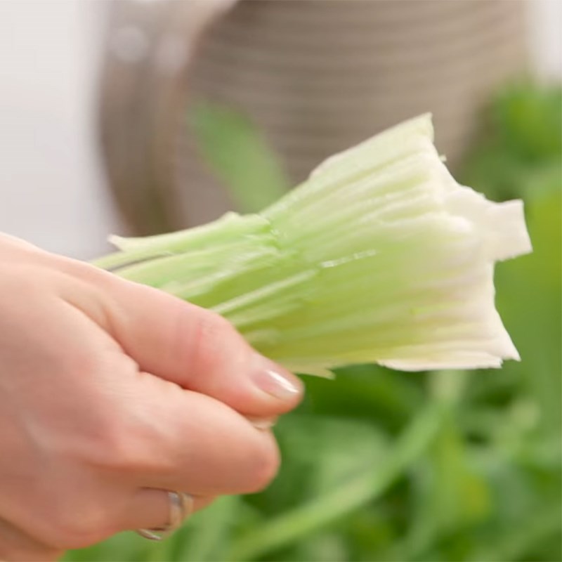Bước 1 Sơ chế cần tây Súp cần tây kem mịn