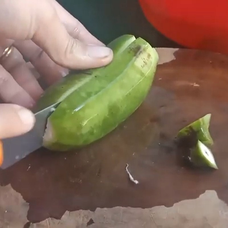 Bước 1 Sơ chế chuối xanh Chuối xanh chiên giòn sốt bơ tỏi