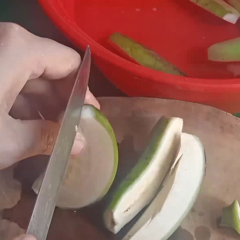 Bước 1 Sơ chế chuối xanh Chuối xanh chiên giòn sốt bơ tỏi