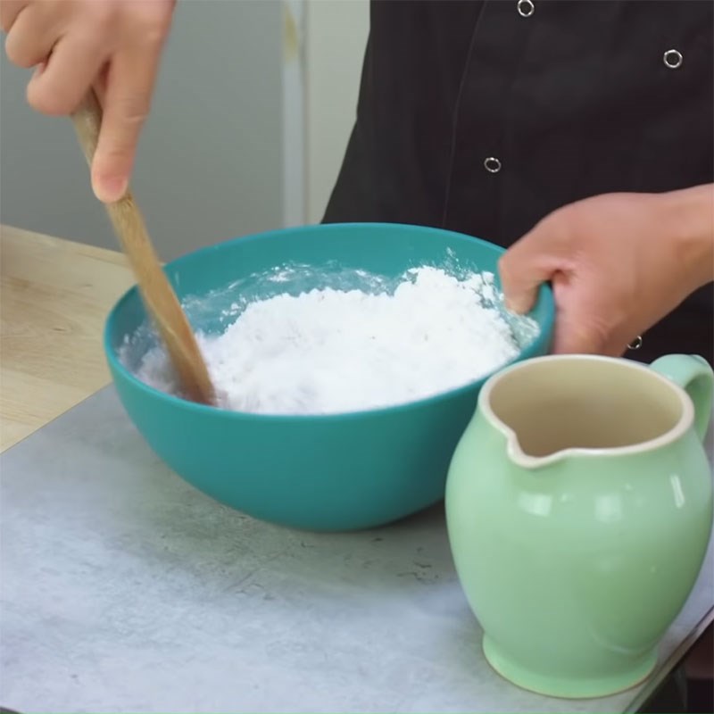 Bước 1 Trộn bột Bánh bao kim chi
