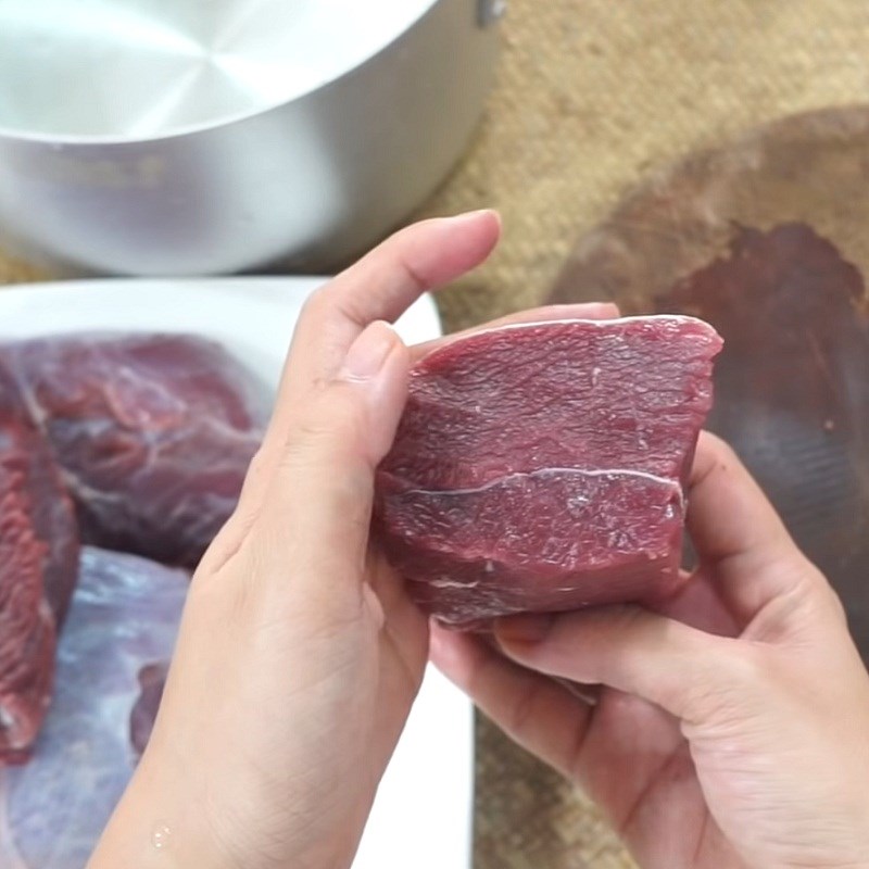 Bước 1 Sơ chế nguyên liệu Thịt bò rim