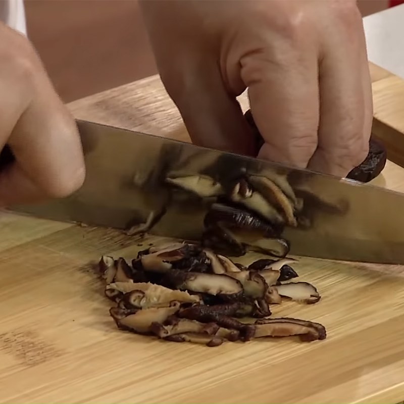 Bước 1 Sơ chế nguyên liệu Canh cải thảo cuộn thịt gà nấm hương