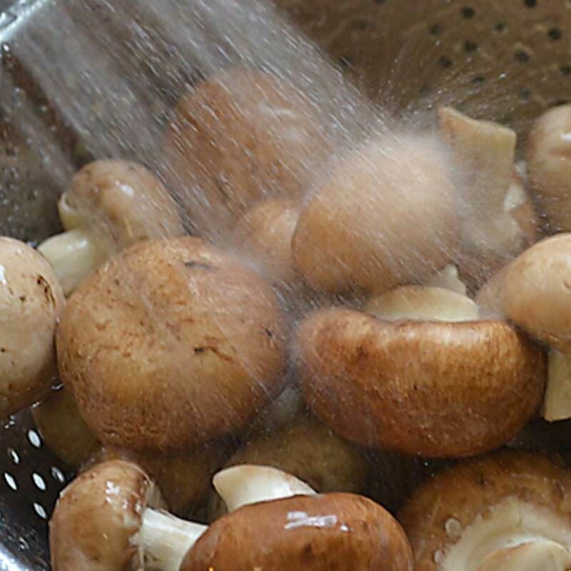 Bước 1 Sơ chế nguyên liệu Nấm mỡ xào cần tây chay