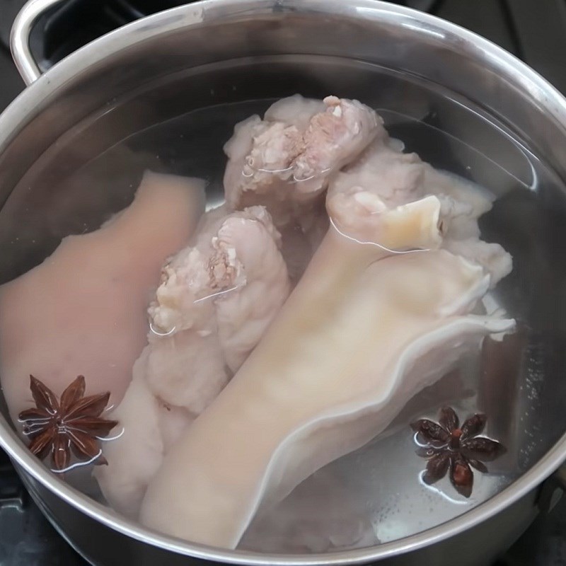 Bước 1 Sơ chế nguyên liệu Chả tai heo