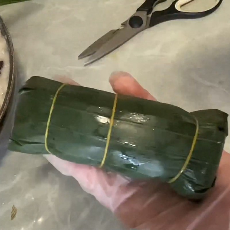 Bước 4 Gói bánh Bánh tét dừa chay