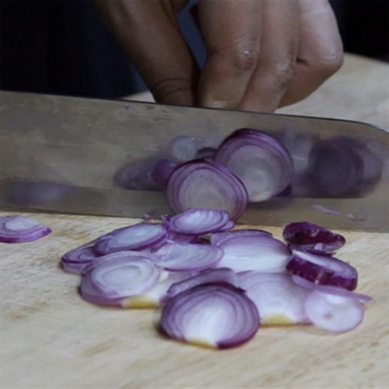 Bước 2 Sơ chế các nguyên liệu khác Salad mực kiểu Thái