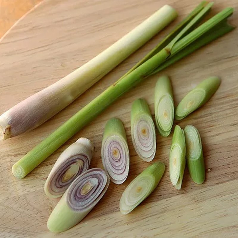 Bước 2 Sơ chế các nguyên liệu khác Salad mực kiểu Thái