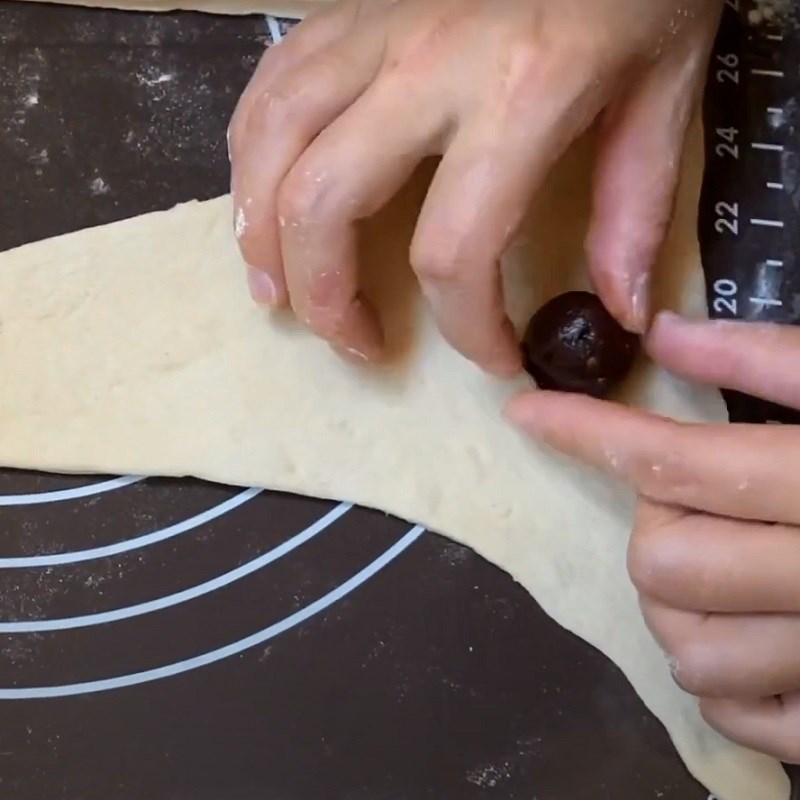 Bước 5 Tạo hình bánh Bánh mì cua nhân socola
