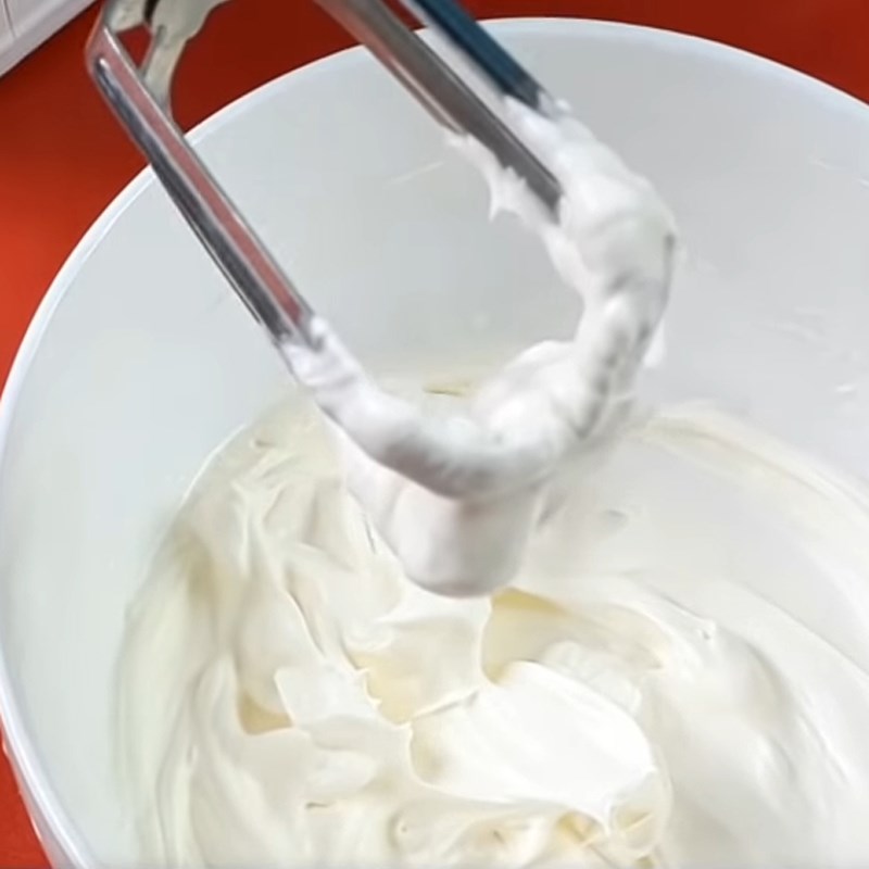 2 Cách làm kem trứng dừa nướng từ bột kem trứng và trứng tươi với whipping cream vô cùng đơn giản