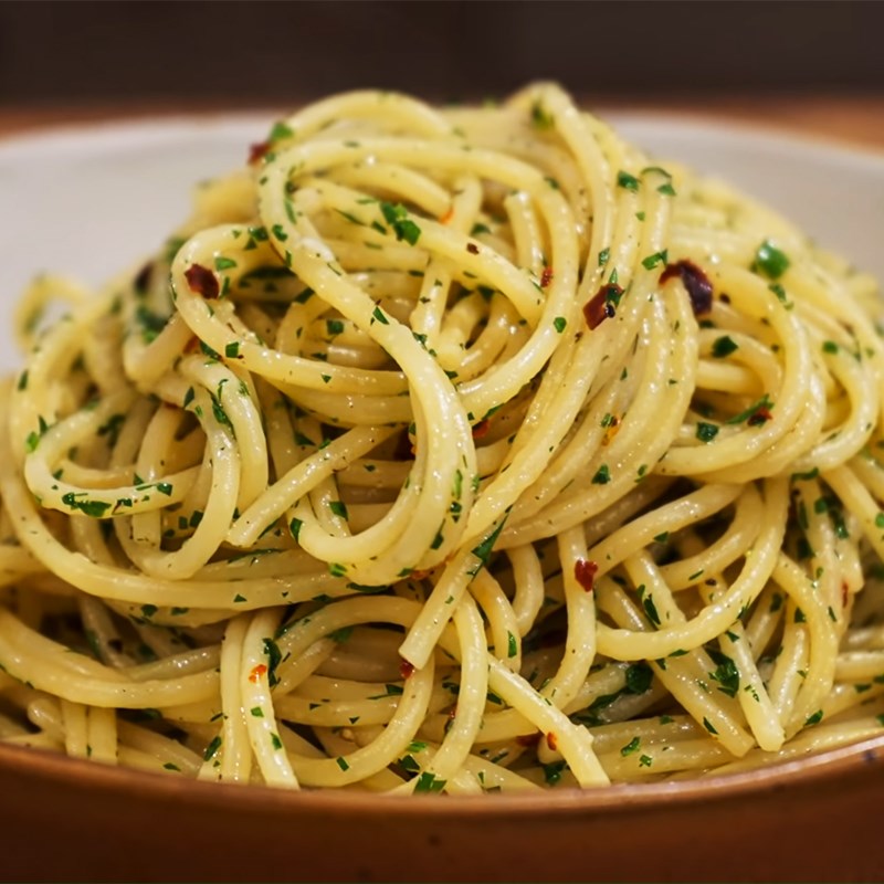 2 cách làm mì Ý sốt dầu tỏi - Spaghetti Aglio e Olio đơn giản siêu hấp dẫn