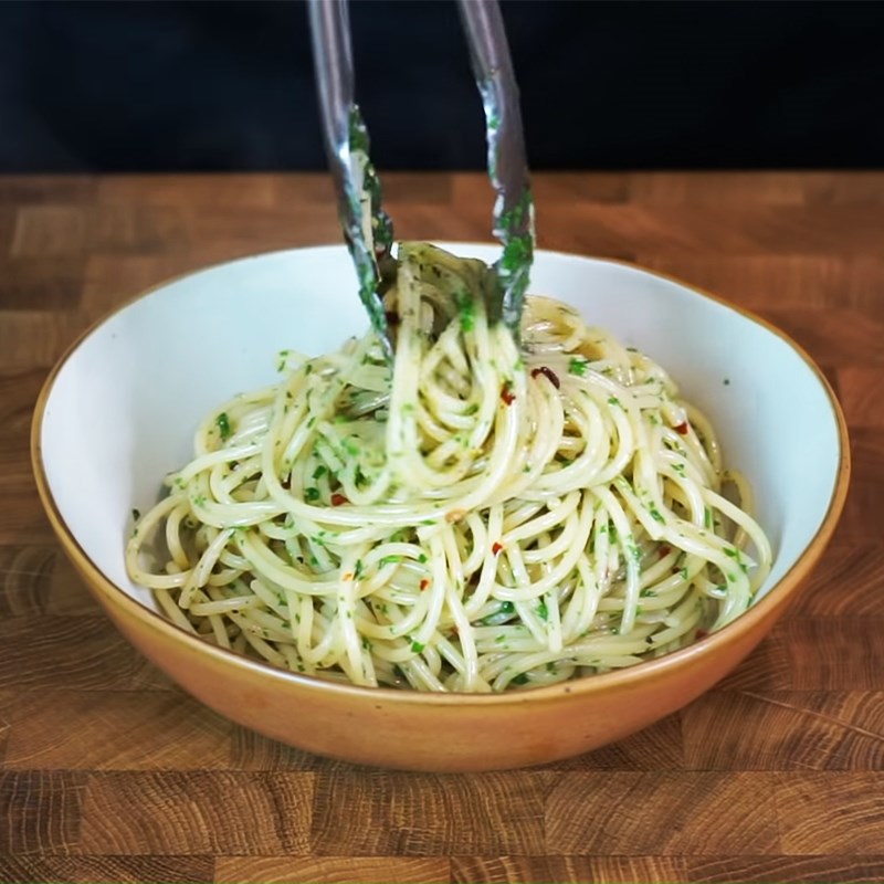 Bước 4 Thành phẩm Mì Ý sốt dầu tỏi - Spaghetti Aglio e Olio truyền thống