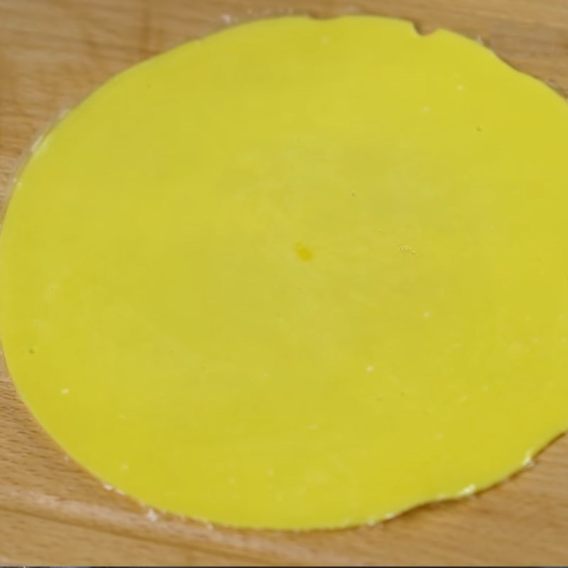 Bước 3 Tráng trứng  Chả phượng