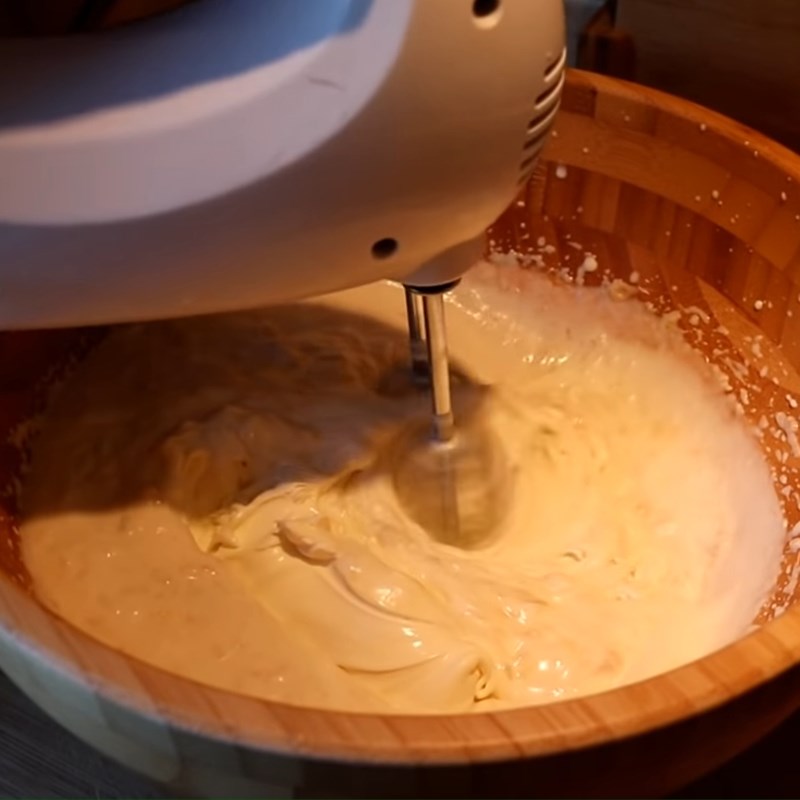 Bước 4 Trộn hỗn hợp kem phô mai Cheesecake chuối lạnh