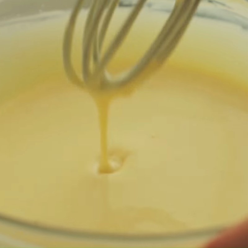 Bước 2 Trộn kem phô mai Cheesecake chanh kem việt quất