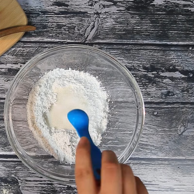 Bước 1 Trộn bột nếp Bánh gạo nếp dẻo bọc bột đậu nành