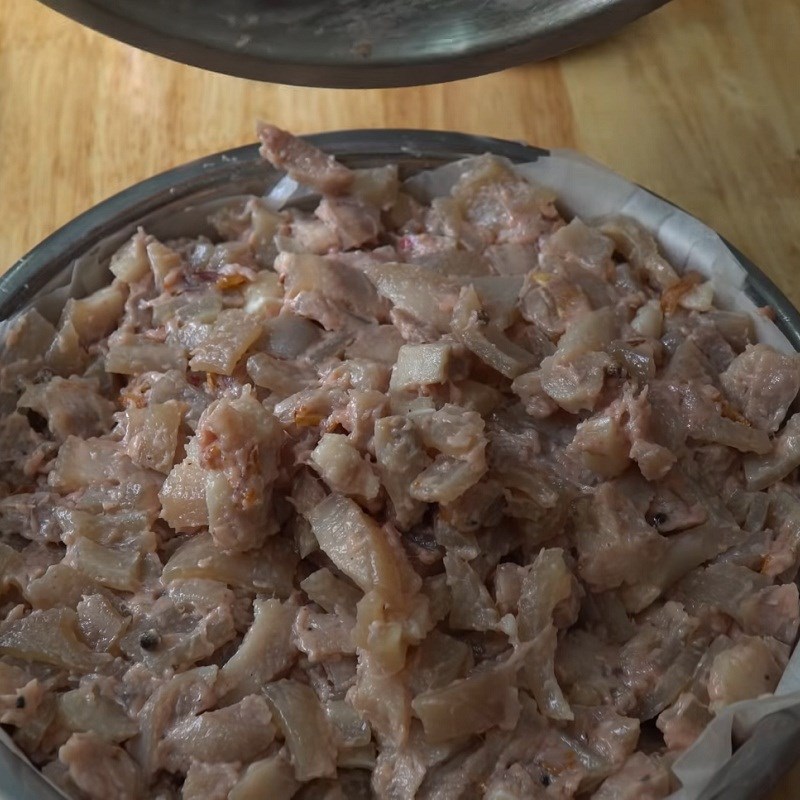 Bước 3 Uớp chả Chả tai heo